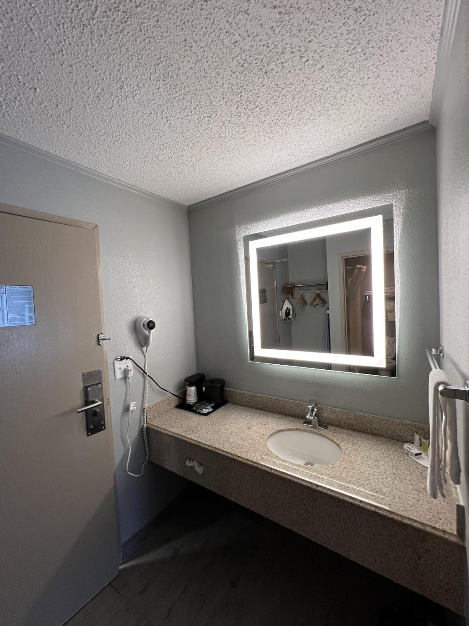 Americinn By Wyndham Glendale Milwaukee Whitefish Bay Екстер'єр фото